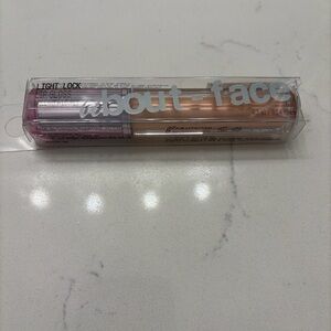 About face Light Lock Lip Gloss